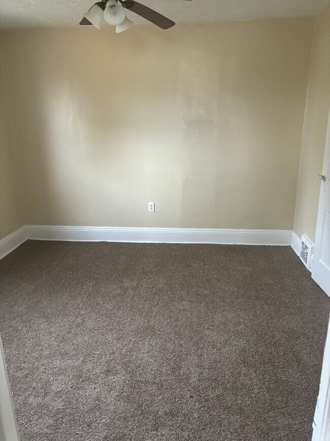 Building Photo - Single Family Home