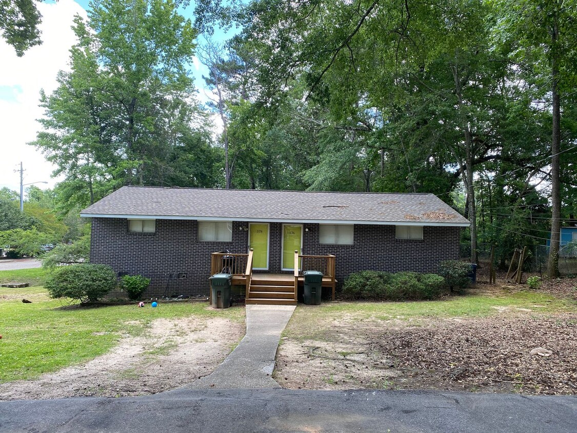 Primary Photo - 2 Bedroom Duplex on Hudson Terrace Availab...