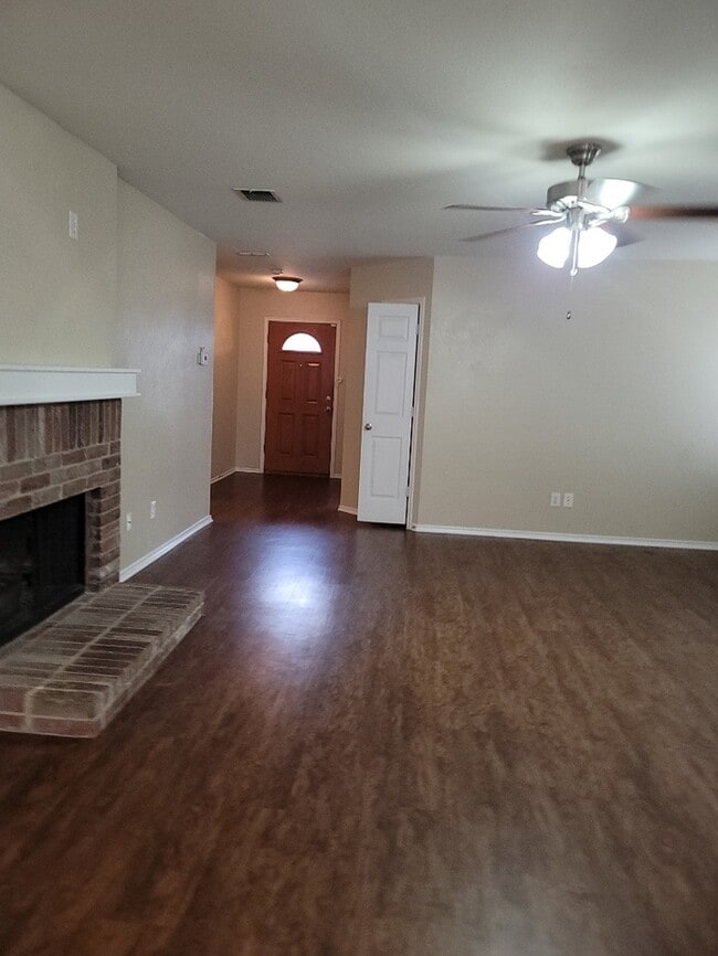 Foto del edificio - 3/2/2 coming soon in Burleson