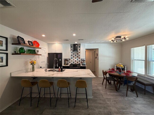 Foto del edificio - 2626 Baxter Dr