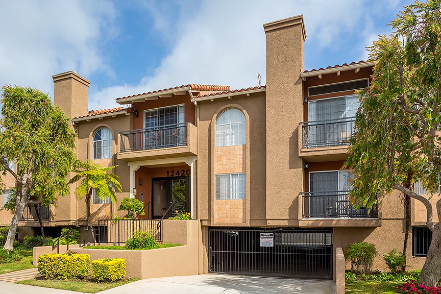 WOODGREEN APARTMENTS Los Angeles, CA