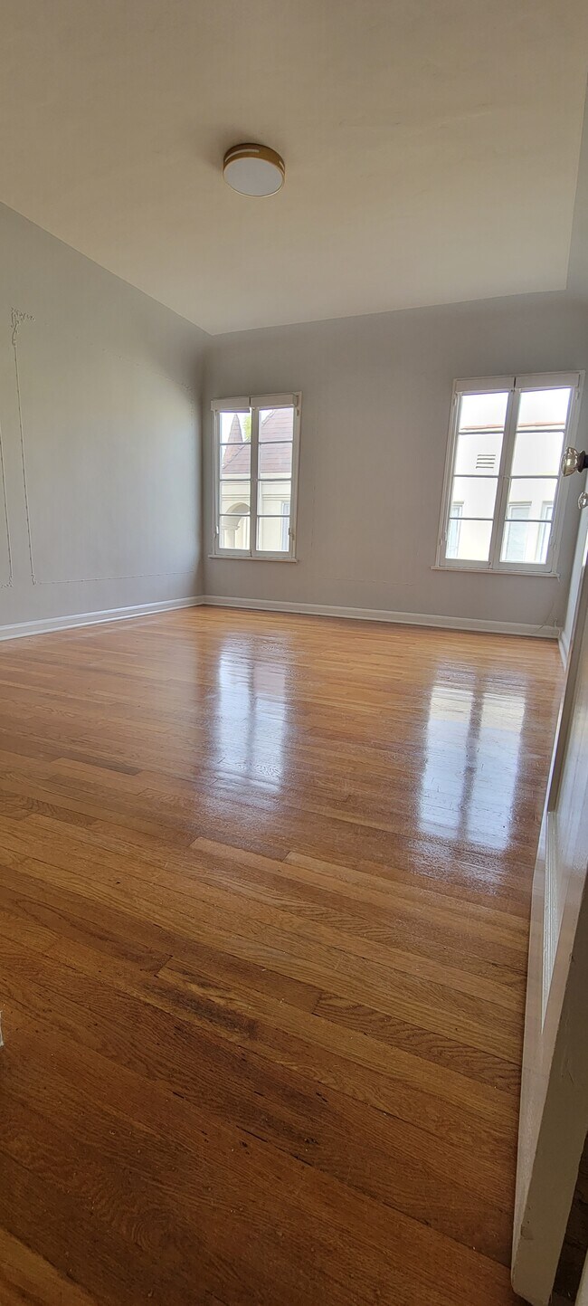 Dormitorio - 6201 W 6th St