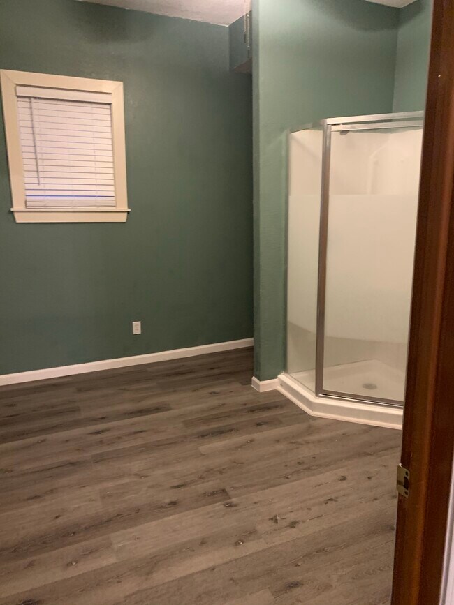 819 S Sycamore St, Ottawa, KS 66067 House Rental in Ottawa, KS