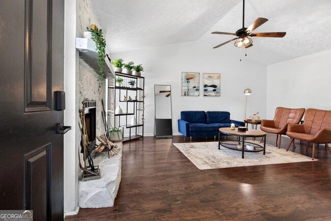 Building Photo - 11525 Matthews Trail