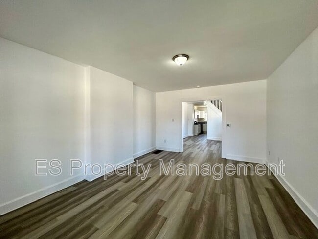 Building Photo - 2960 N Park Ave