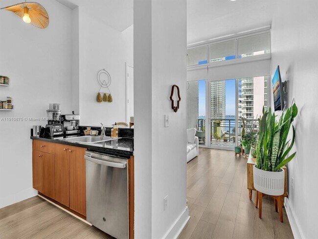 Building Photo - 2200 NE 4th Ave