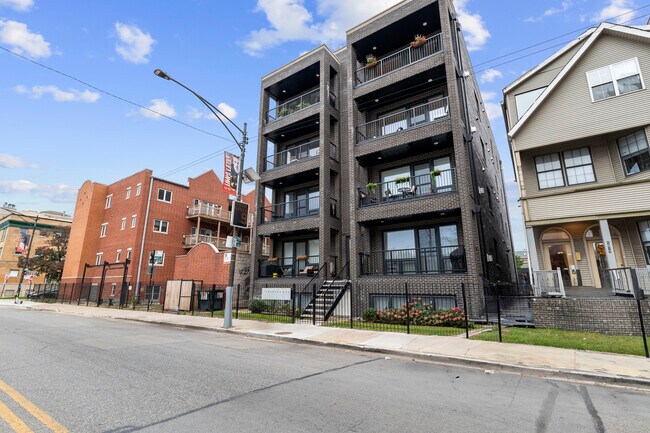 Building Photo - 1511 W Irving Park Rd