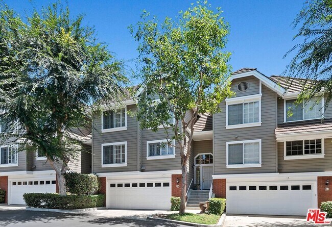 Building Photo - 20950 W Oxnard St