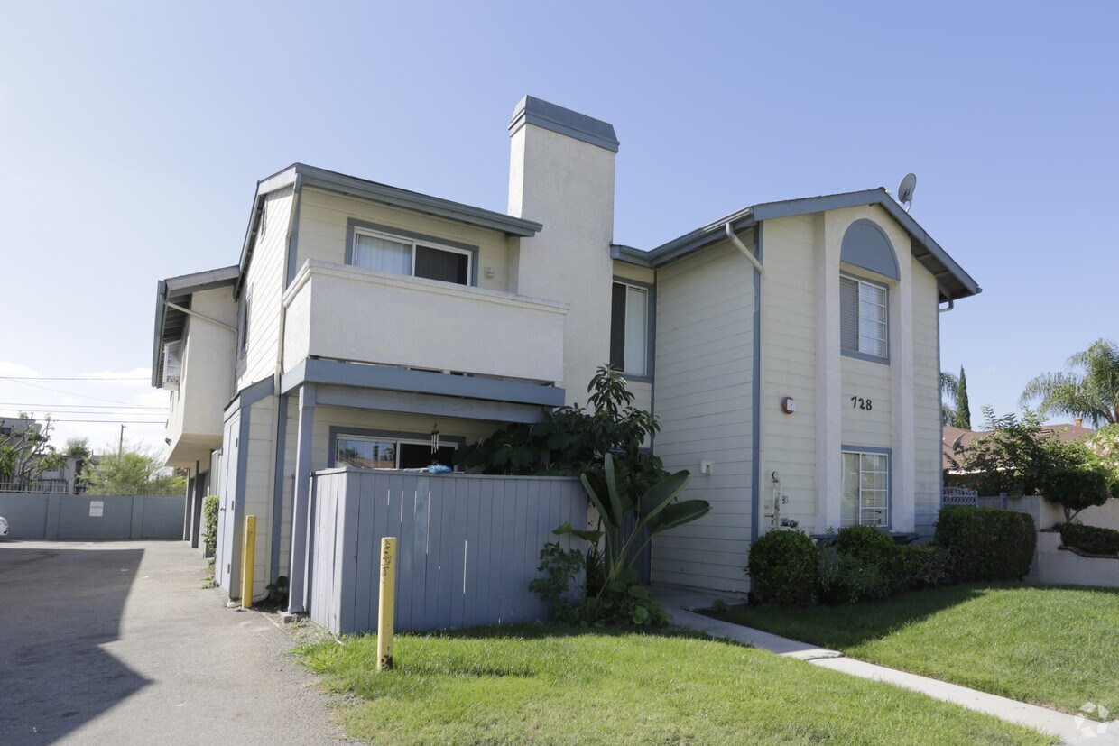 Building Photo - 728 W Romneya Dr