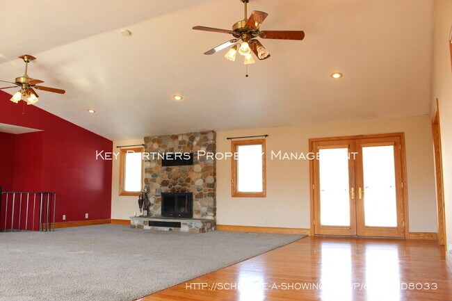 Building Photo - 12924 Leavenworth Rd