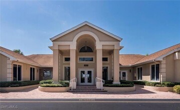 Building Photo - 1749 Royal Cir