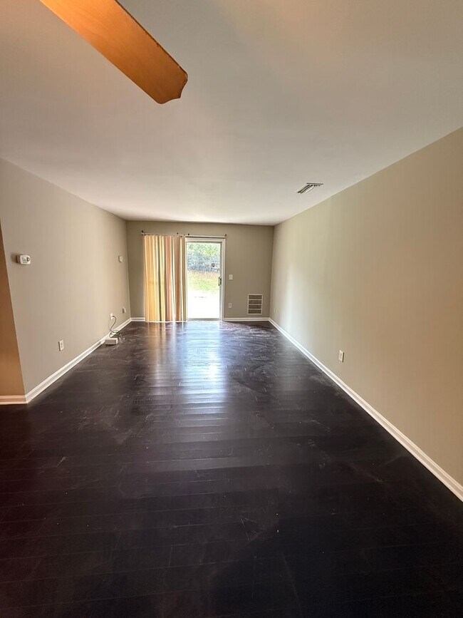 Foto del edificio - 14807 Rydell Rd