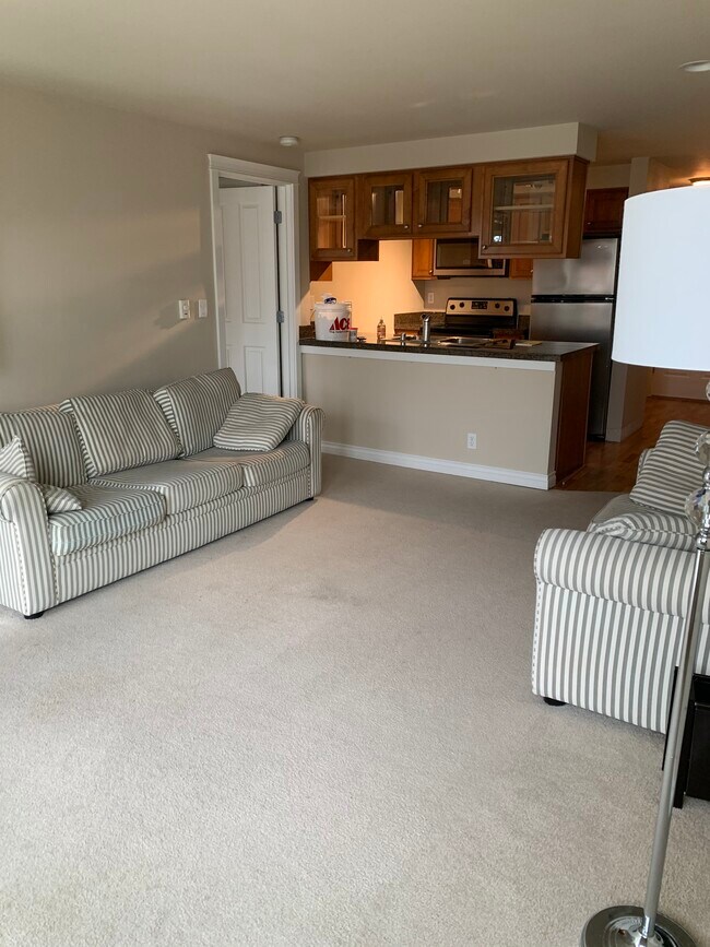 Building Photo - 2200 Thorndyke Ave W