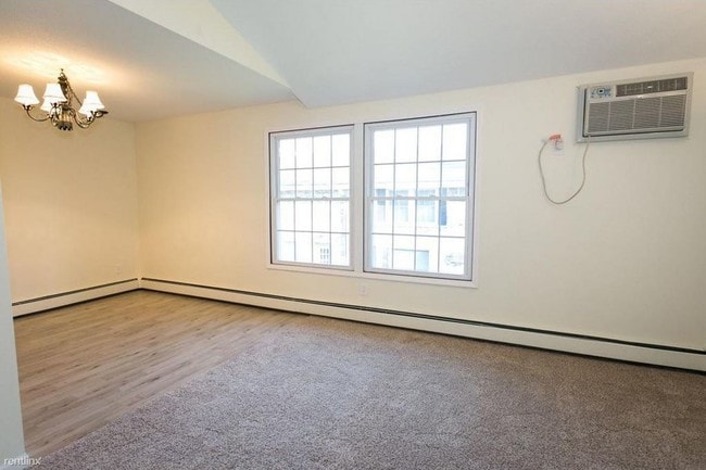 Building Photo - 1 br, 1 bath Apartment - 4612 Cedar Lake Rd S