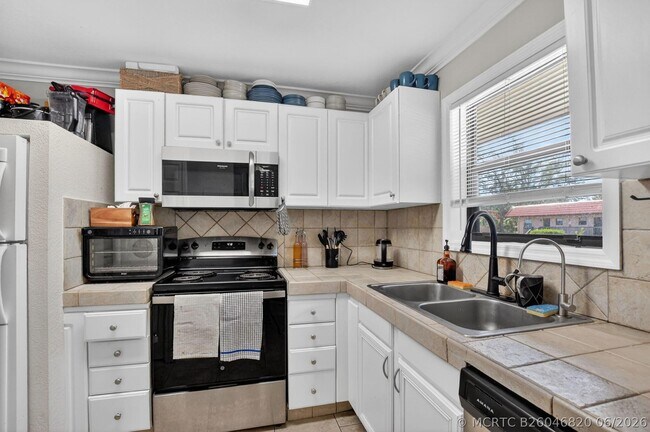 Building Photo - 21895 Lake Forest Cir