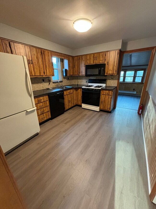 Building Photo - Newly Renovated 3 Bedroom Home! - Bethel Park
