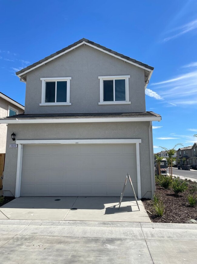 Foto del edificio - BRAND NEW SOLAR HOME IN WEST ROSEVILLE!