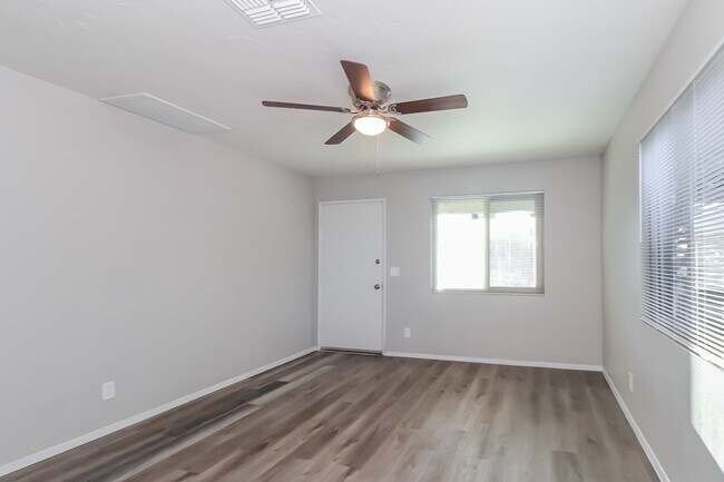 Foto del edificio - 811 E Alice Ave Unit A