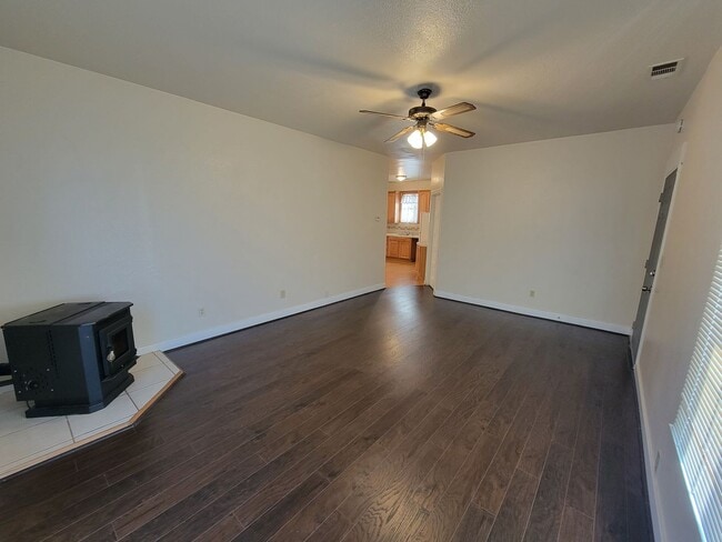 Foto del edificio - 2 Bedroom 1 Bathroom Home in Corning For R...