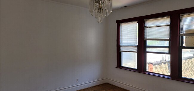 Foto del edificio - 2802 S Lowe Ave