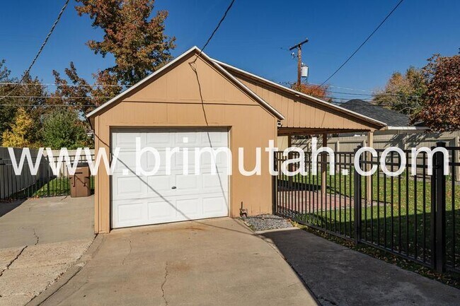 Building Photo - 1153 Wilson Ave S