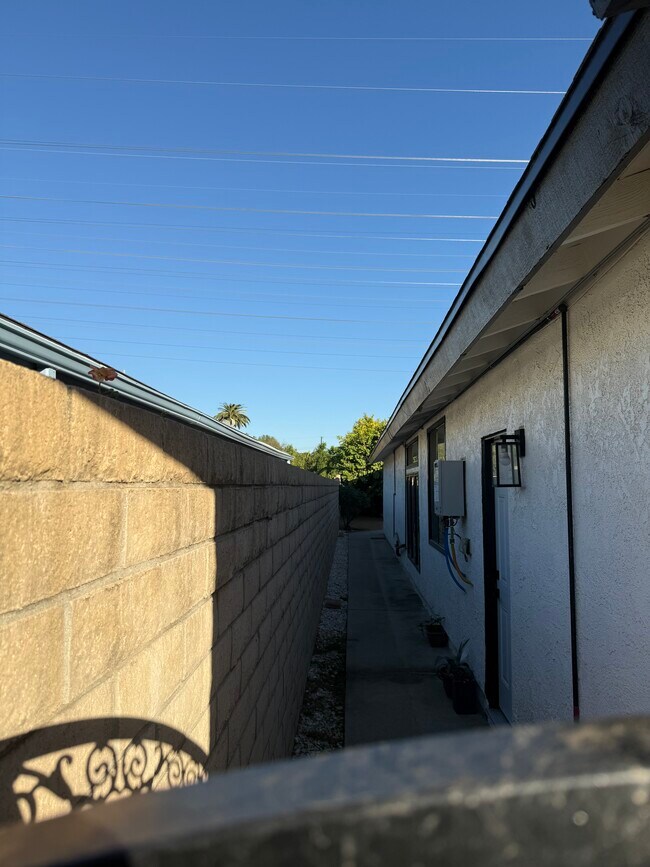 Foto del edificio - 9140 Crebs Ave