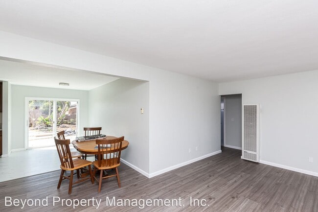 Building Photo - 5 br, 2 bath House - 3010 Ulric Ct.