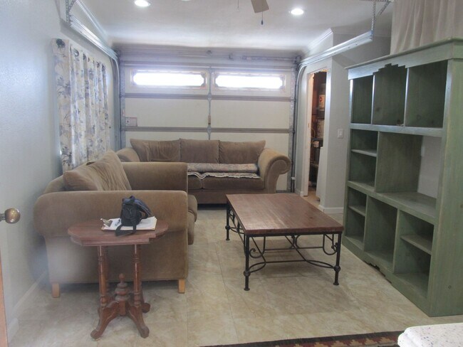 Foto del edificio - Large Studio with extra room and washer dryer