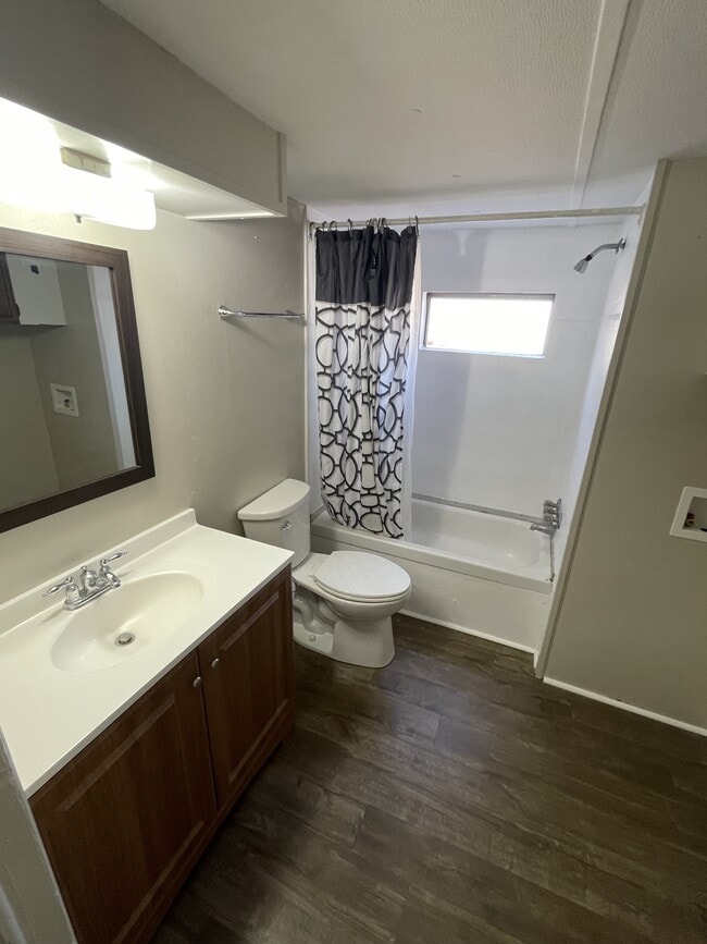 Building Photo - 211 Victoria Cir