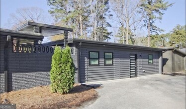 Building Photo - 3229 Kingsdale Dr SW