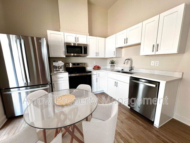 Building Photo - 1003 Claude Rd