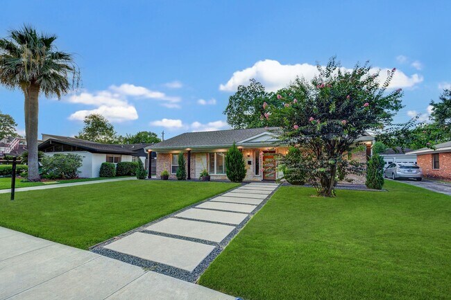 Building Photo - Stunning 3-bedroom, 2.5-bathroom house!