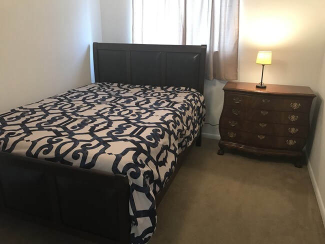 bedroom - 1343 N Central Ave