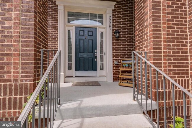 Building Photo - 22283 Pinecroft Terrace