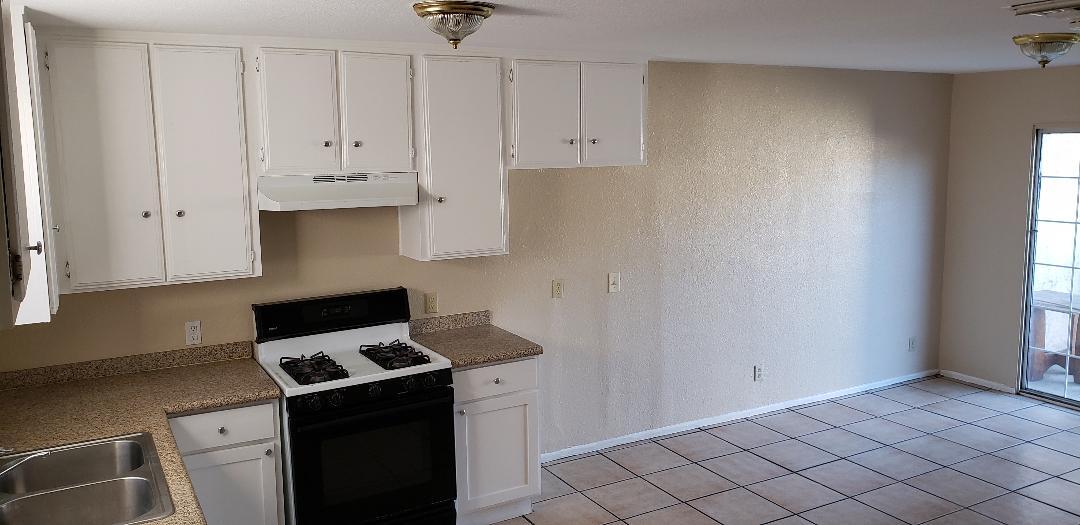 Kitchen - 1728 Conejo Dr