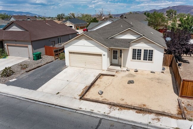 Building Photo - Fernley 4 Bedroom Home 