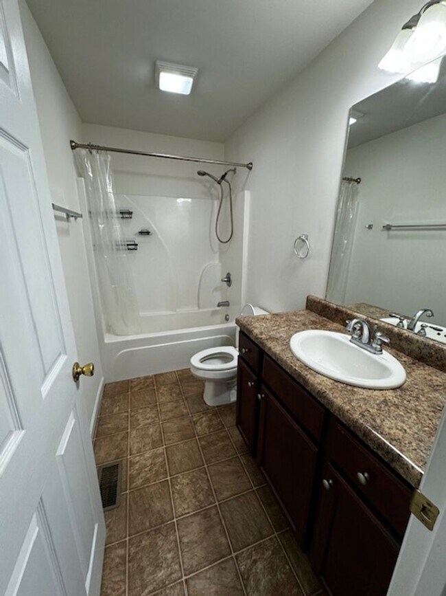 Foto del edificio - 2 Bedroom, 1.5 Bath townhouse