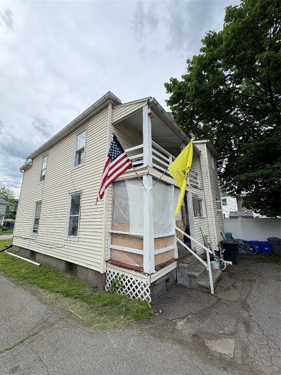 Building Photo - 181 Willow St