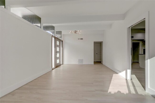 Building Photo - 5434 Briarbend Dr