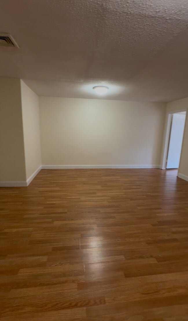 Building Photo - 1124 Boylston St