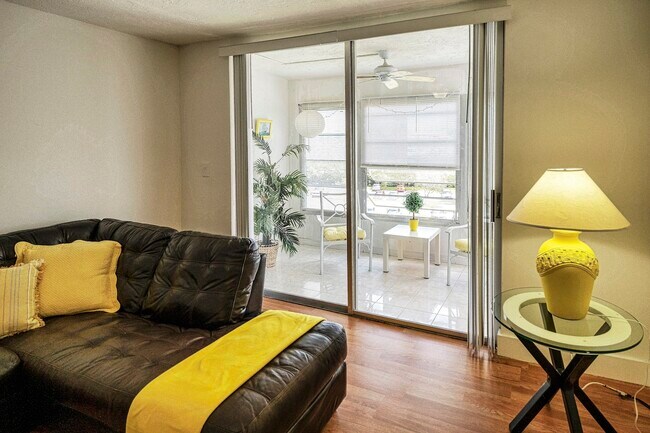 Foto del edificio - 7300 NW 17th St