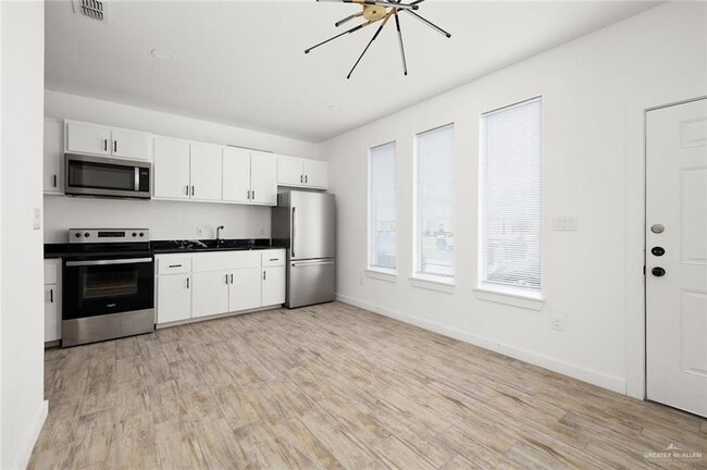 Building Photo - 1429 W Harrison Ave