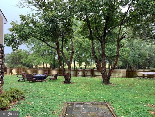 Foto del edificio - 23171 Carters Farm Ln