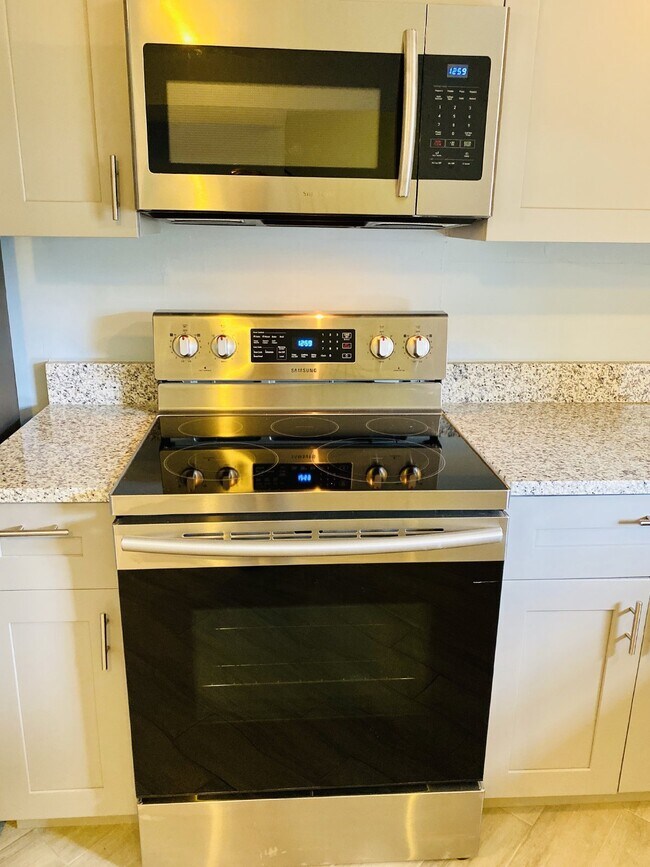 Foto del edificio - UPDATED VIRGINIA BEACH TOWNHOME FOR RENT!