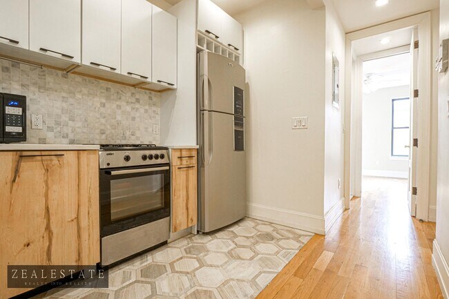 Building Photo - 597 Park Place