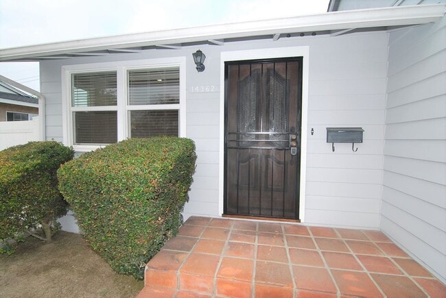 Building Photo - Single Family Home with Huge Yard Space
