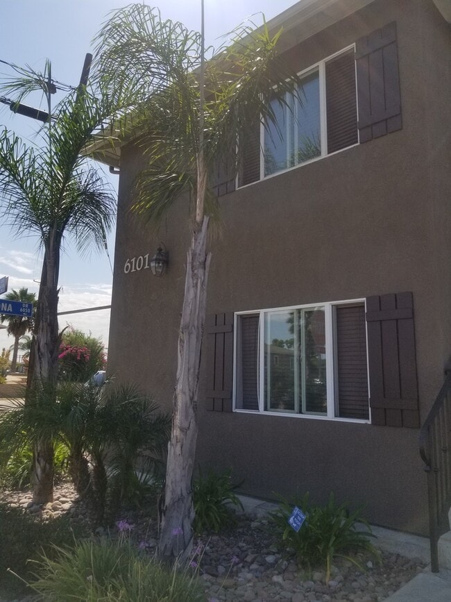 Building Photo - **SPECIAL** FIRST MONTH FREE!!! Clean Upstairs Unit In Convenient Location- Close to SDSU!