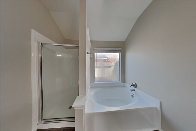 Foto del edificio - 3707 Cane Lake Dr