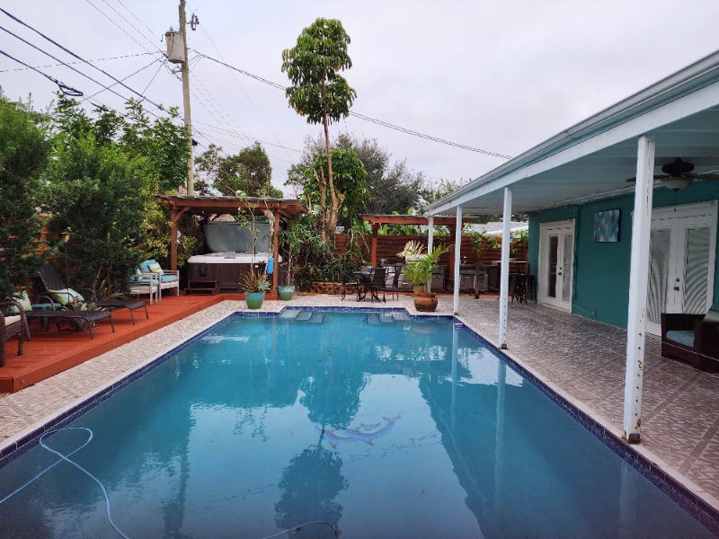 Foto principal - 7080 Scott St