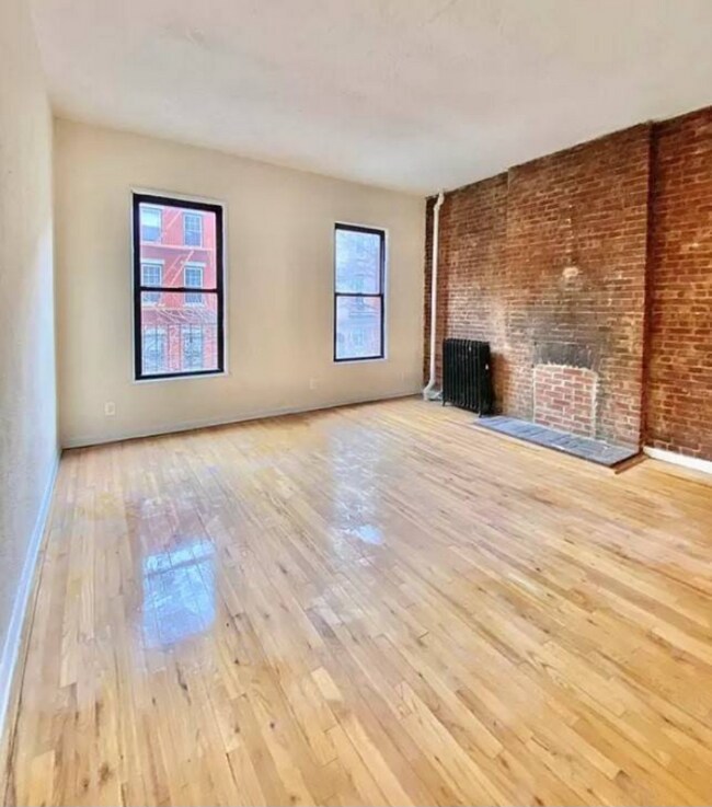 Foto del edificio - 247 W 21st St